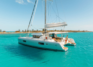 Lagoon 42 à louer à la Caraïbe avec Mermer Location Catamaran